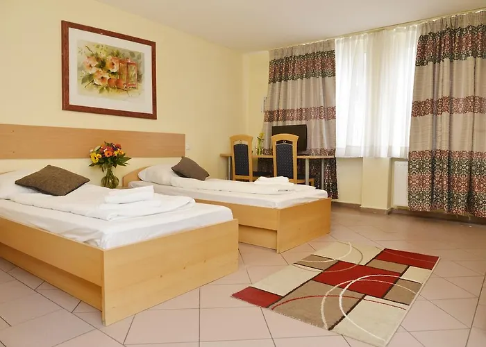 Crown Hotel 2*
