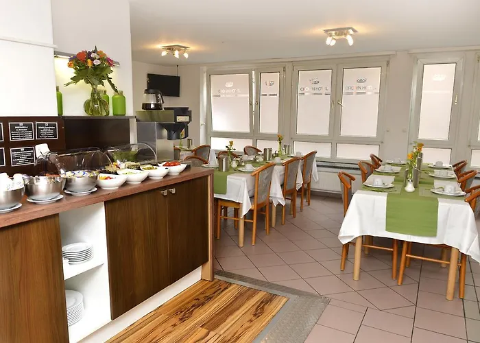 Crown Hotel 2*